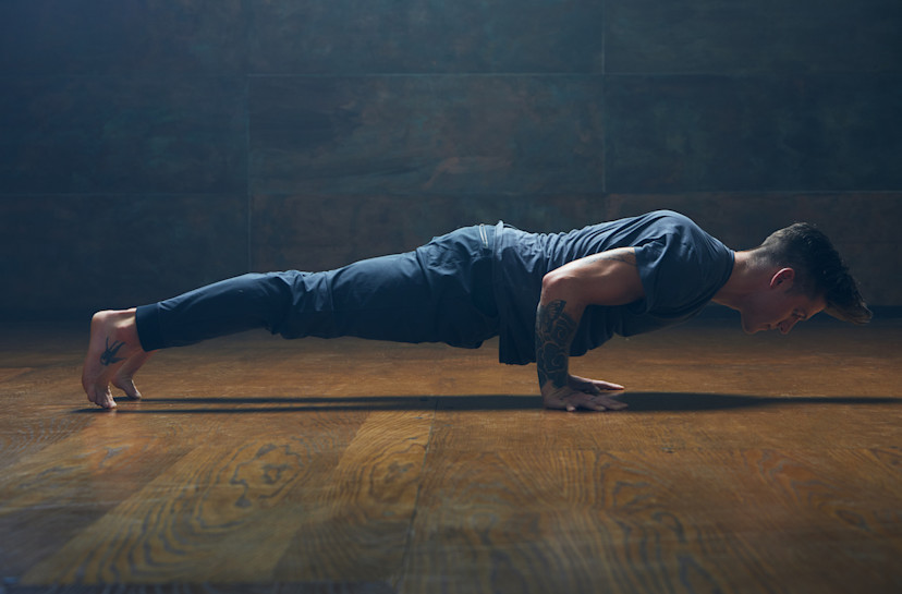 Hur yoga bygger styrka och motståndskraft för män