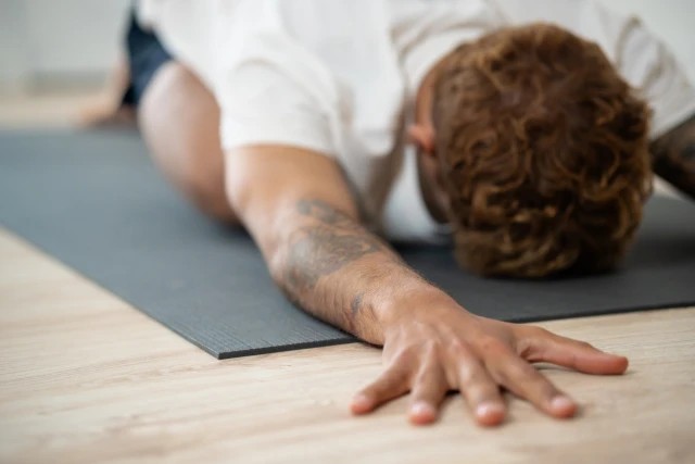 Övervinna rädslan: Vad män oroar sig för innan de börjar med yoga